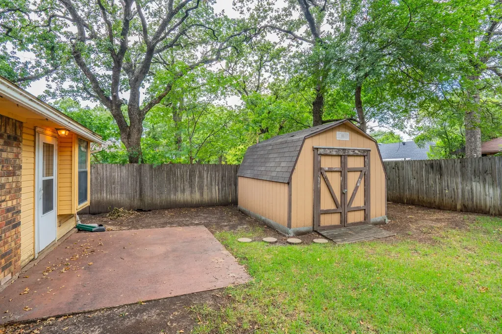 2119 Turf Club Drive Arlington TX 76017