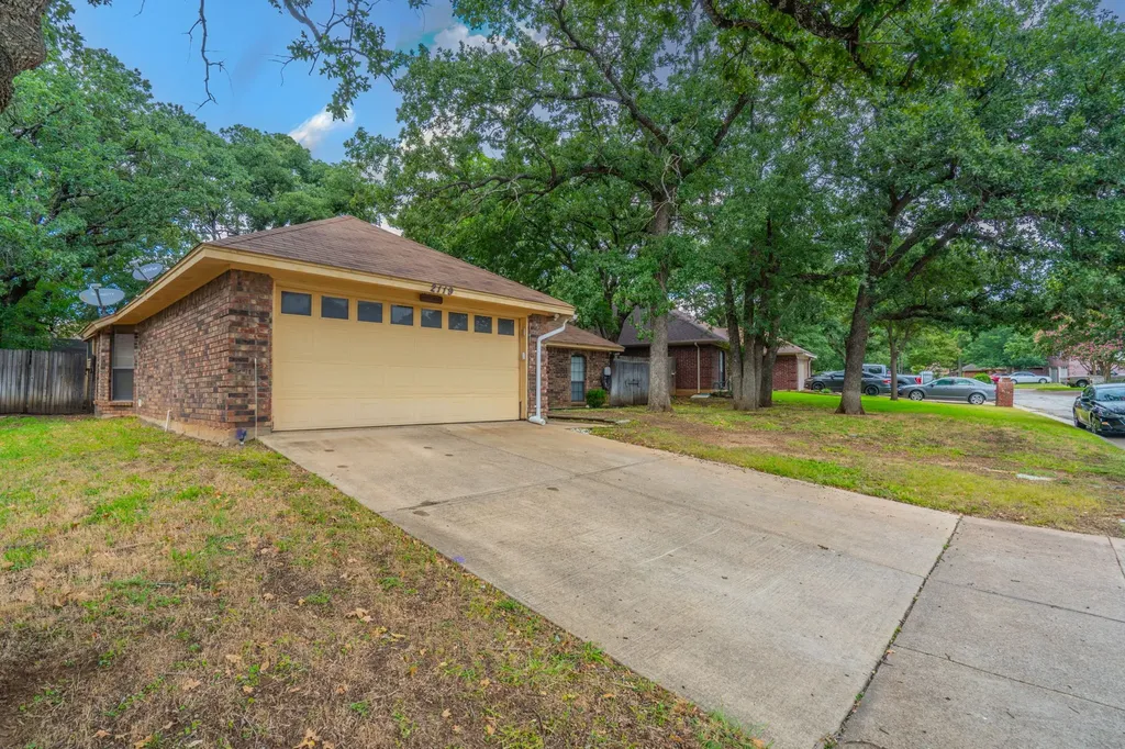 2119 Turf Club Drive Arlington TX 76017