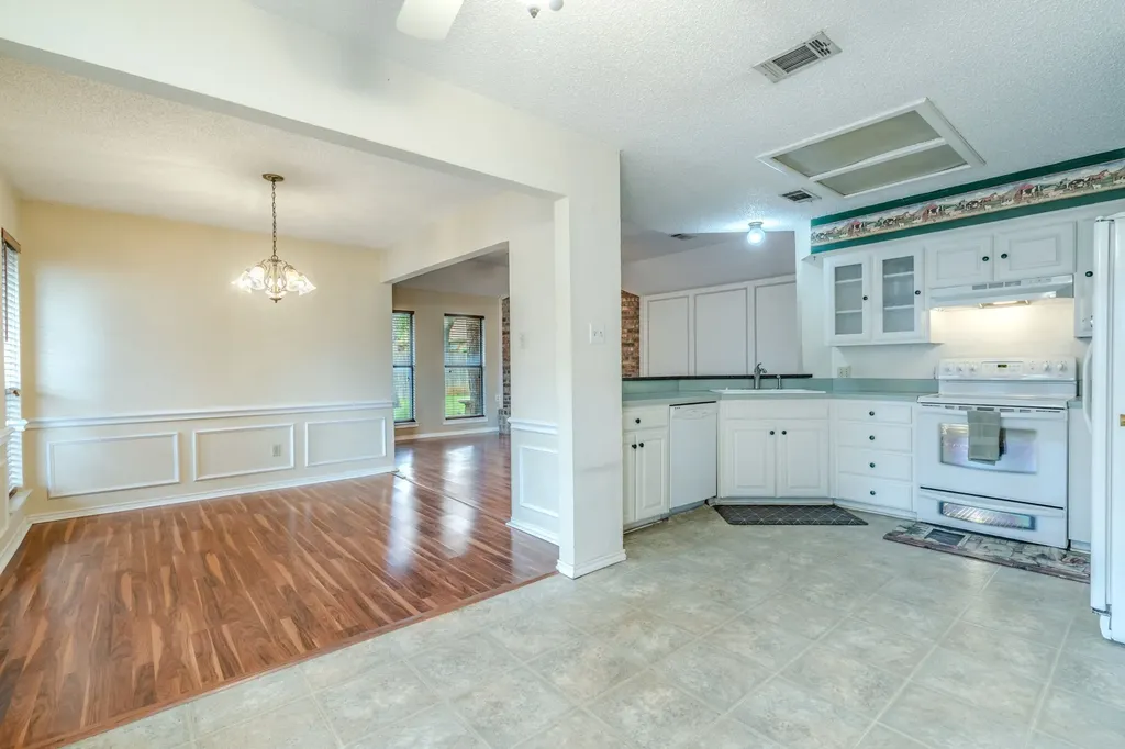2119 Turf Club Drive Arlington TX 76017