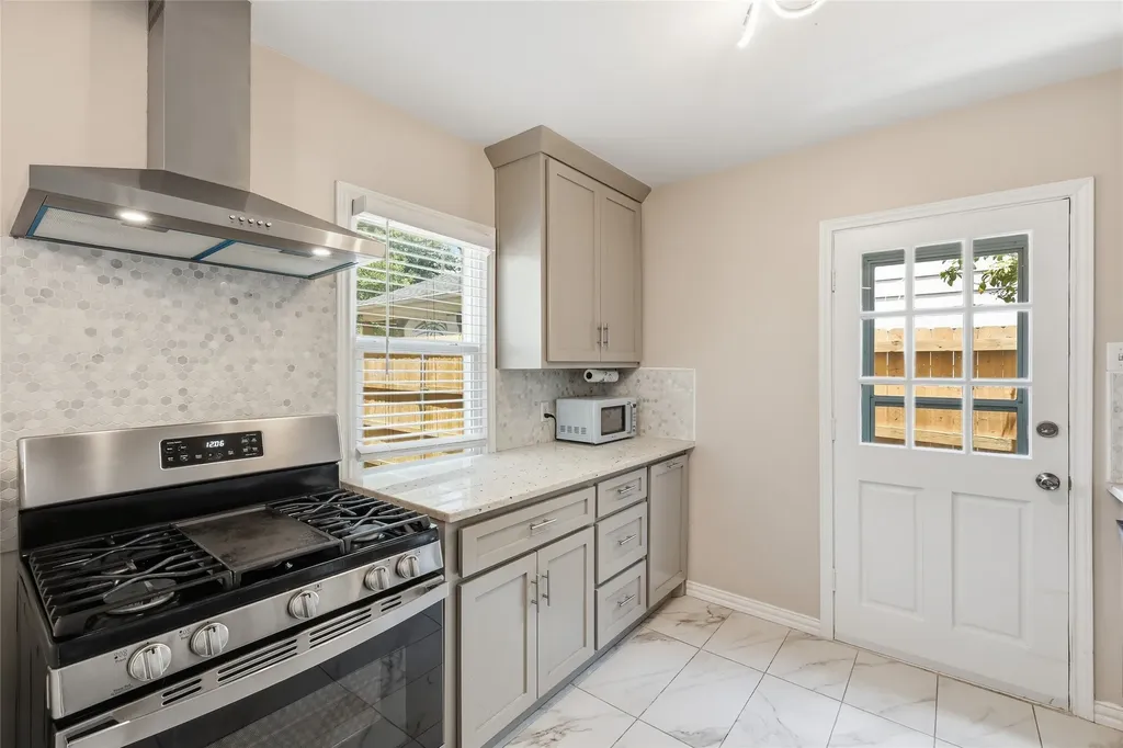 4308 Donnelly Avenue Fort Worth TX 76107