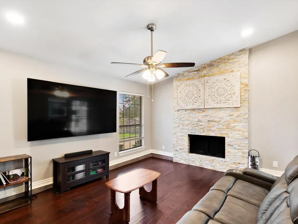 2922 Spring Brook Drive Garland TX 75044