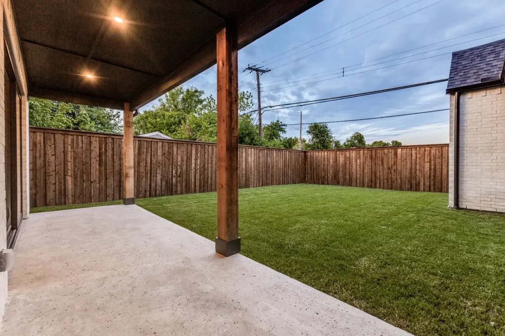 10320 Lynford Drive Dallas TX 75238