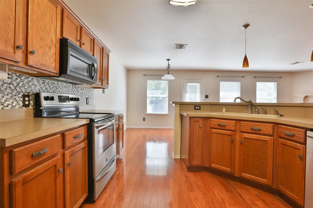 809 Robbin Circle Mckinney TX 75072