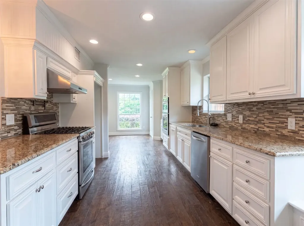 3308 Brookhaven Club Drive Farmers Branch TX 75234