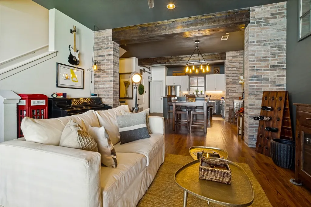 4211 Rawlins Street Dallas TX 75219