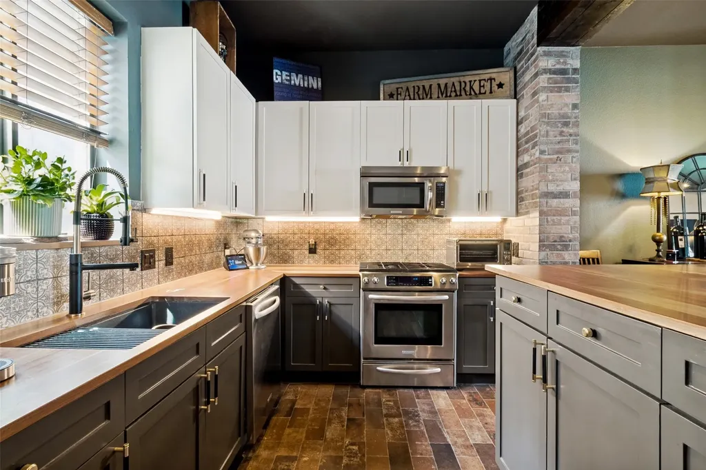 4211 Rawlins Street Dallas TX 75219