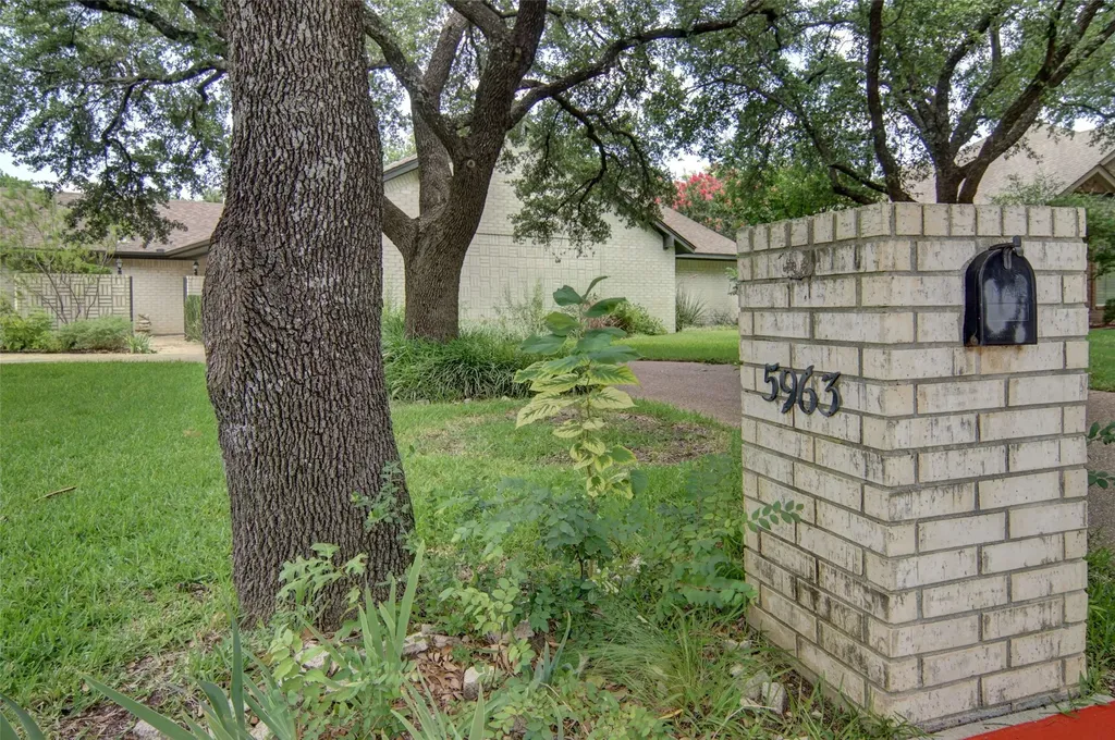 5963 River Bend Drive Benbrook TX 76132