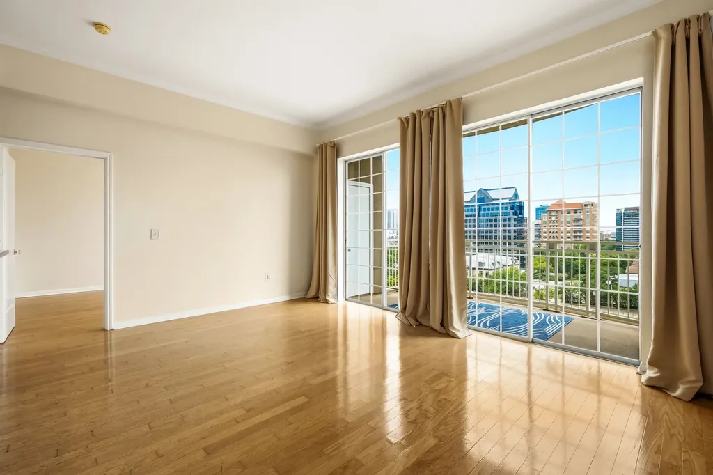 3225 Turtle Creek Boulevard Dallas TX 75219