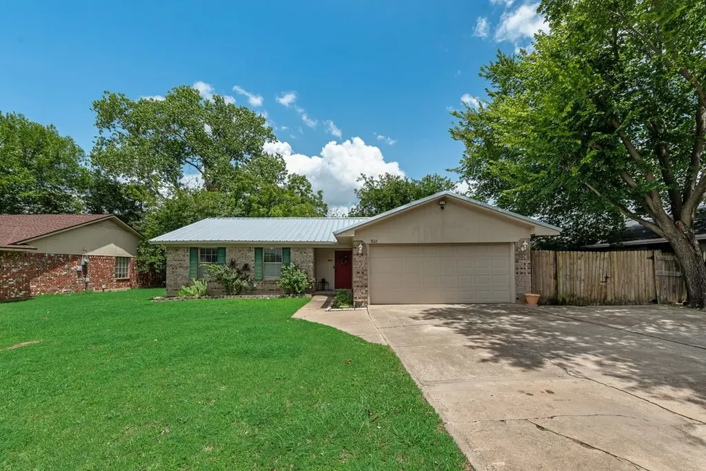 802 N Spears Street Alvarado TX 76009