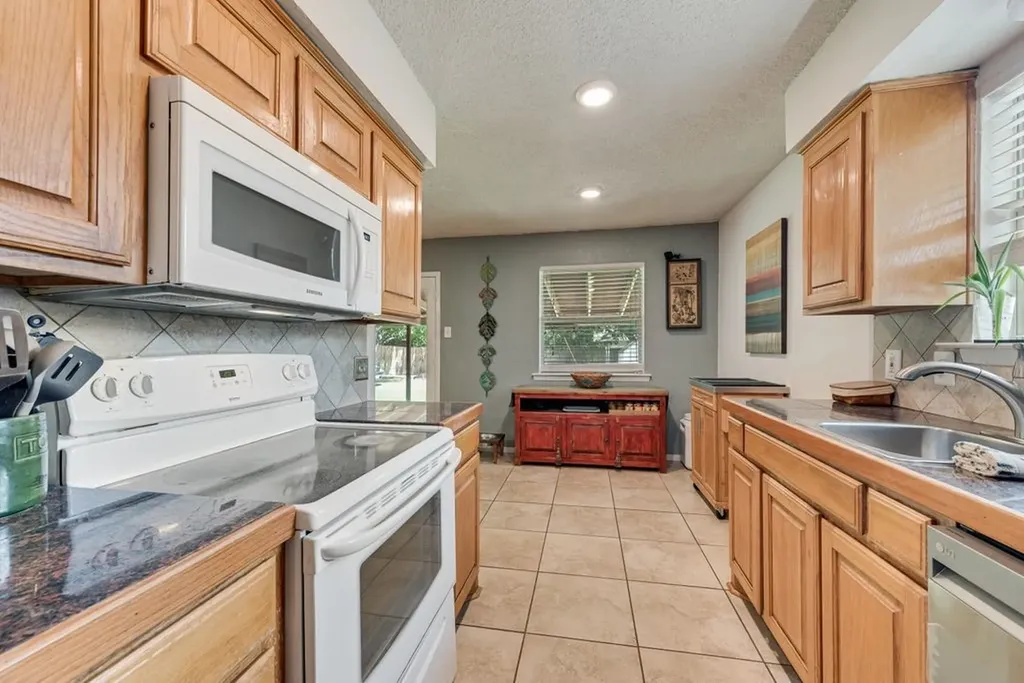 802 N Spears Street Alvarado TX 76009