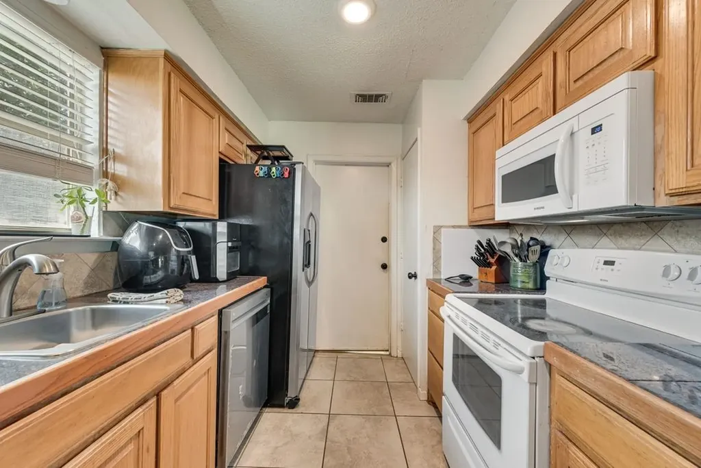 802 N Spears Street Alvarado TX 76009