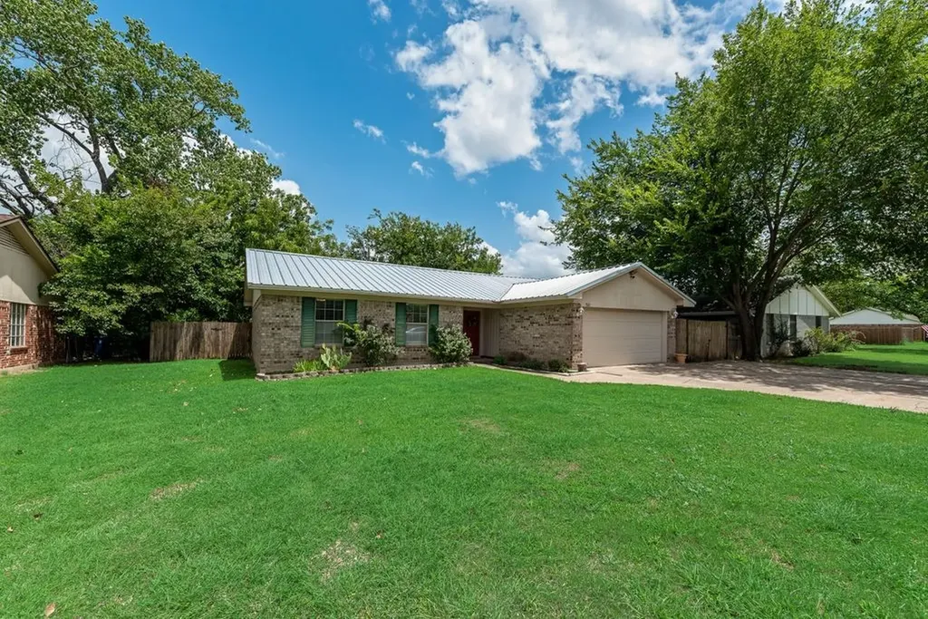 802 N Spears Street Alvarado TX 76009