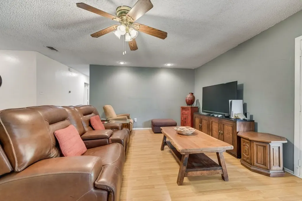 802 N Spears Street Alvarado TX 76009