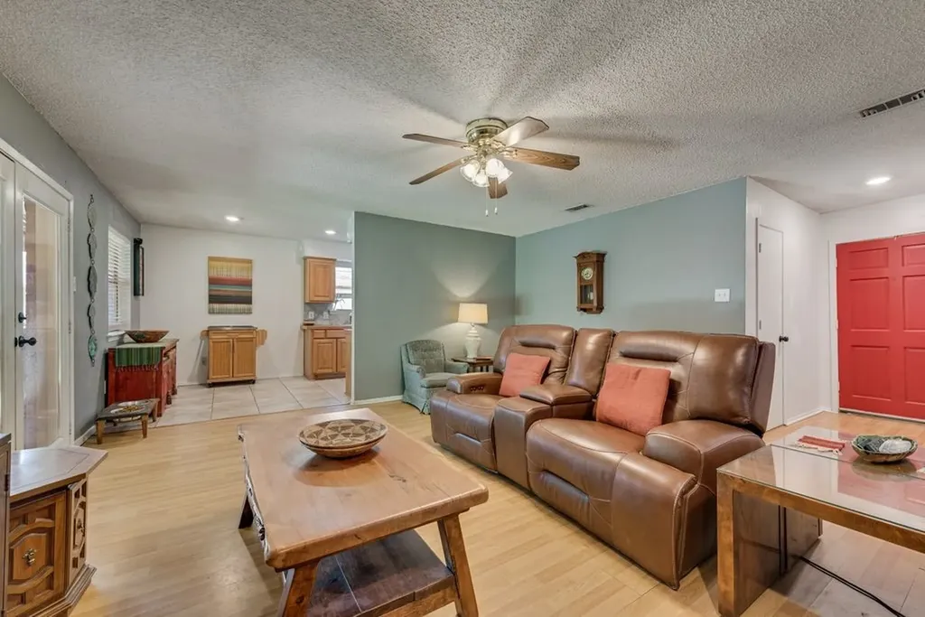 802 N Spears Street Alvarado TX 76009