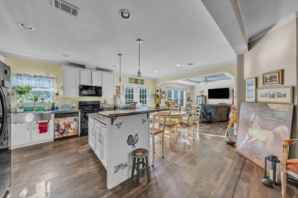 3810 Silver Creek Court Granbury TX 76048