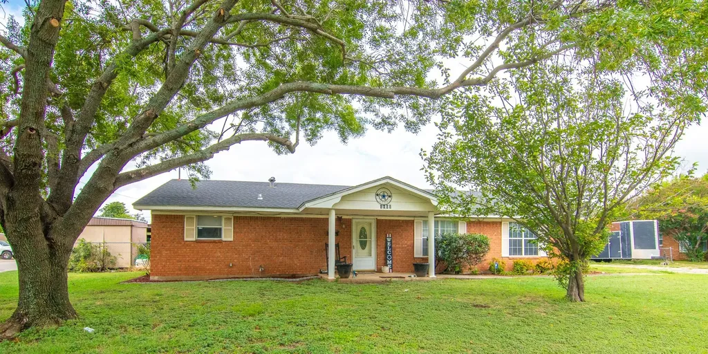 1909 4th Street Brownwood TX 76801