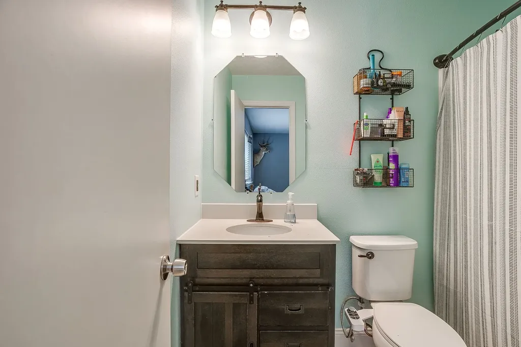 800 Poe Street Azle TX 76020
