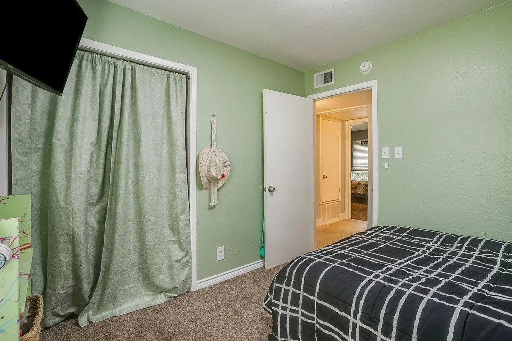 800 Poe Street Azle TX 76020