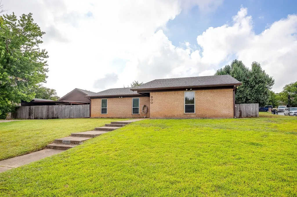 800 Poe Street Azle TX 76020