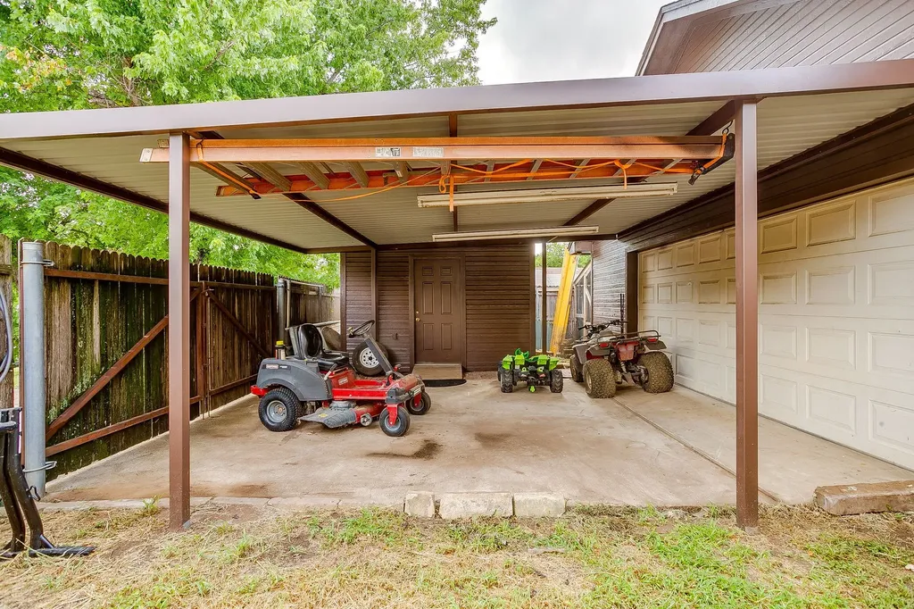 800 Poe Street Azle TX 76020