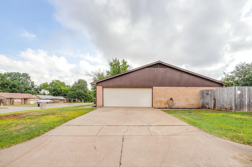 800 Poe Street Azle TX 76020