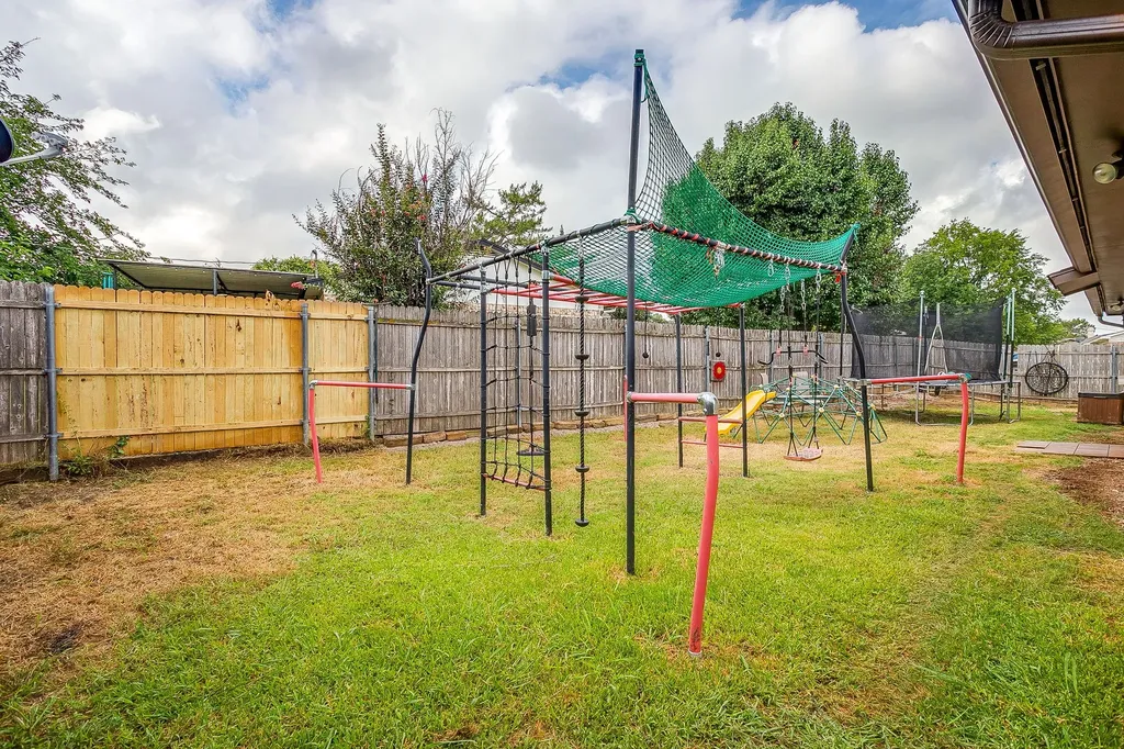 800 Poe Street Azle TX 76020