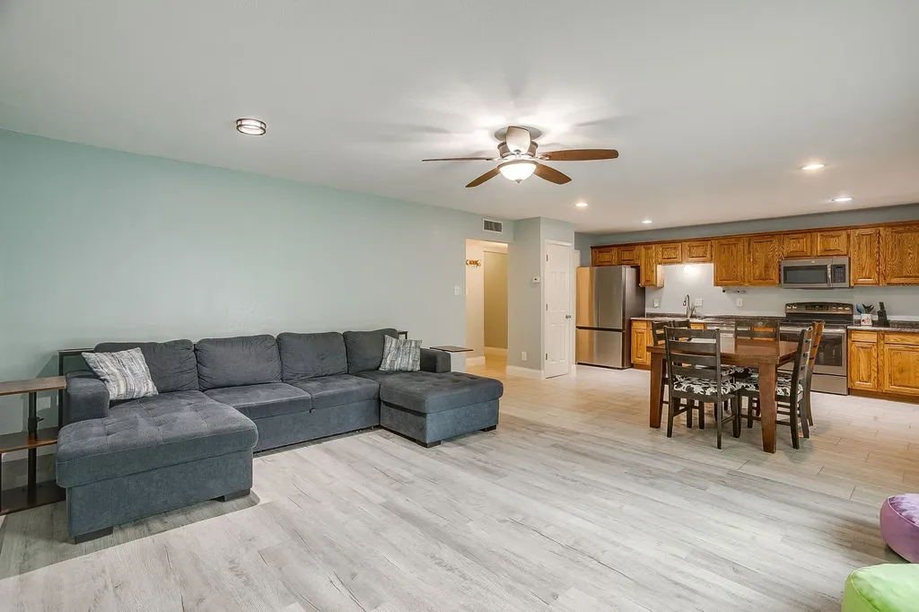 800 Poe Street Azle TX 76020