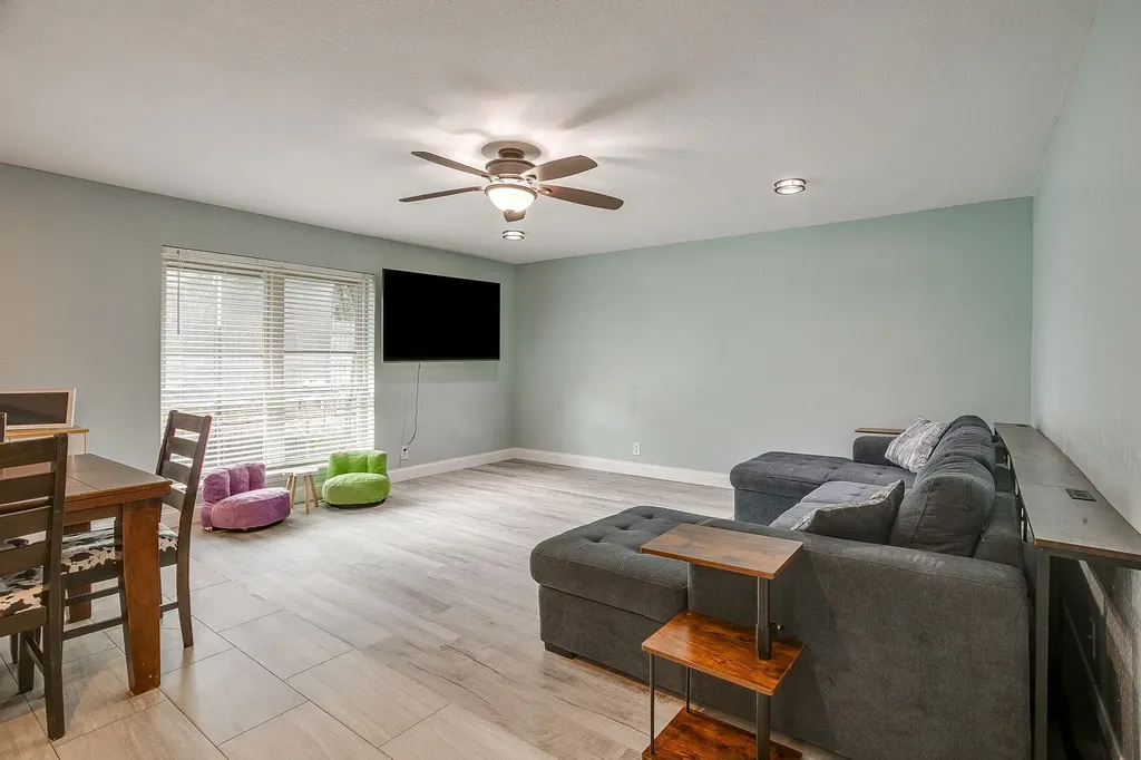 800 Poe Street Azle TX 76020