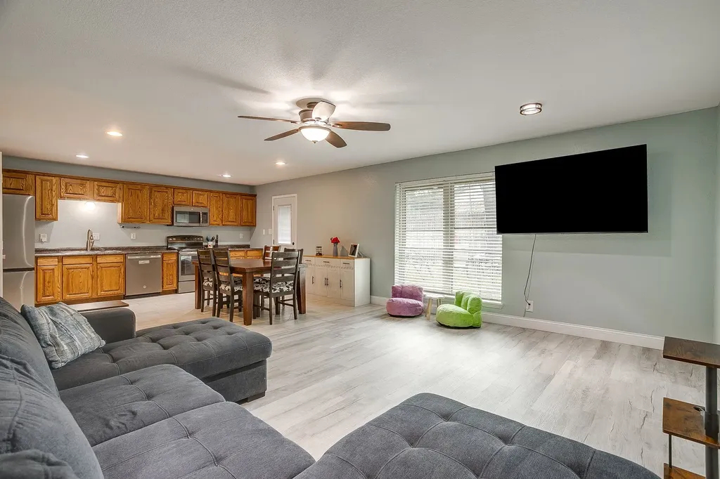 800 Poe Street Azle TX 76020
