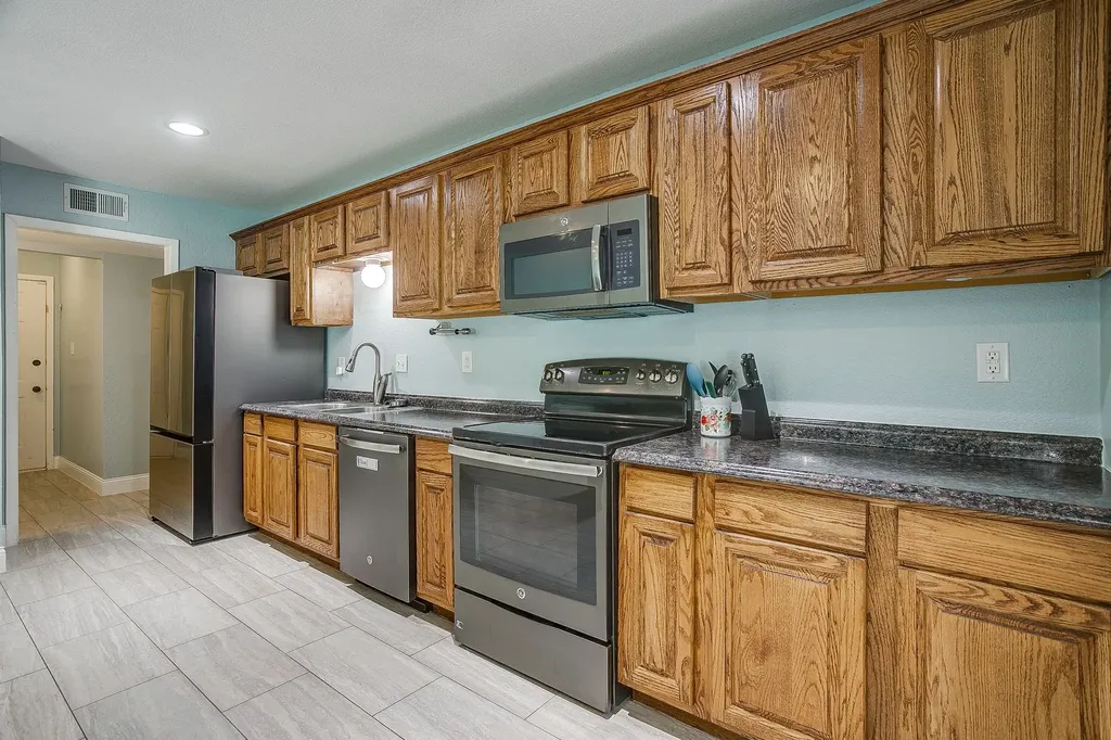 800 Poe Street Azle TX 76020