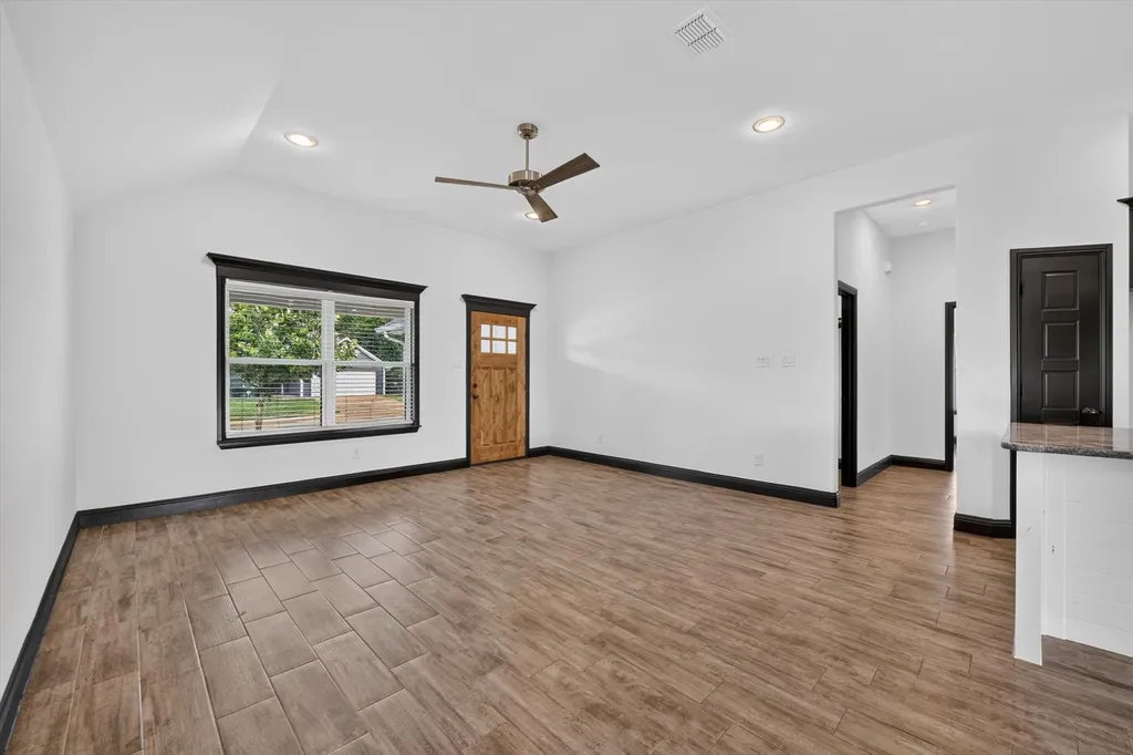 106 Clover Circle Weatherford TX 76086
