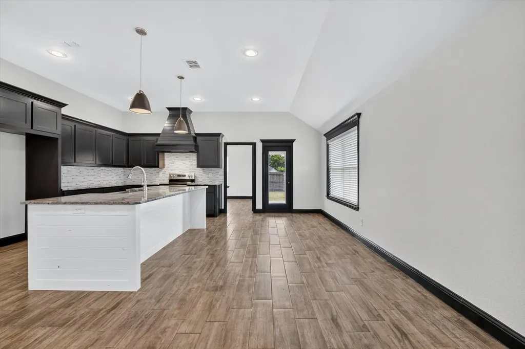 106 Clover Circle Weatherford TX 76086