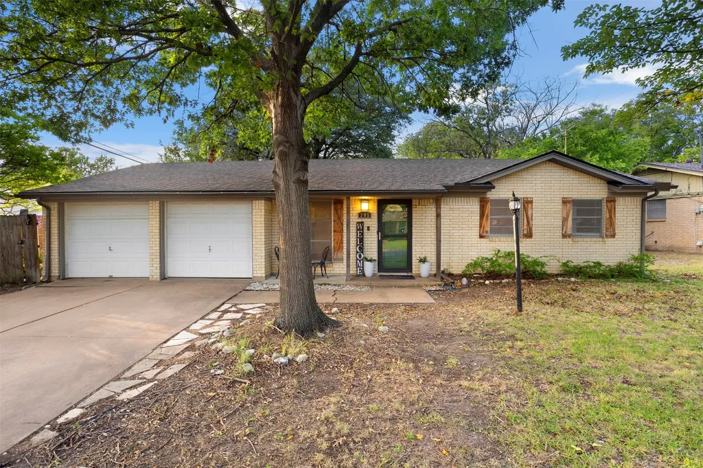 305 NE Todd Street Burleson TX 76028