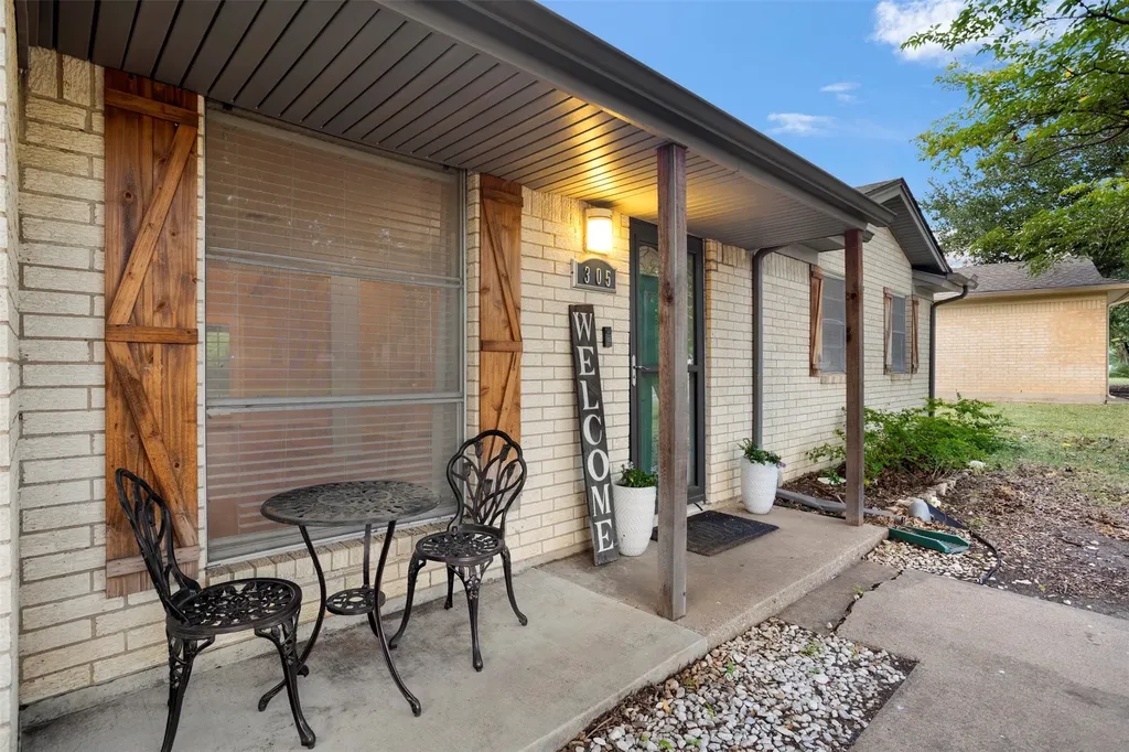 305 NE Todd Street Burleson TX 76028