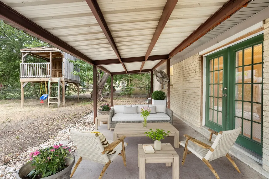 305 NE Todd Street Burleson TX 76028