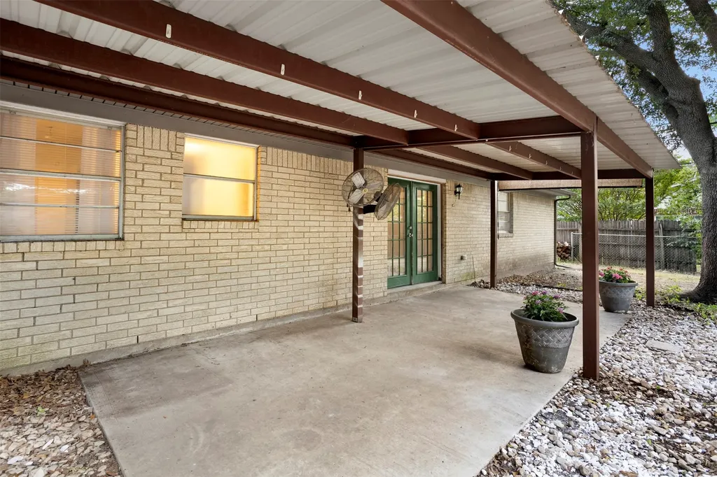 305 NE Todd Street Burleson TX 76028