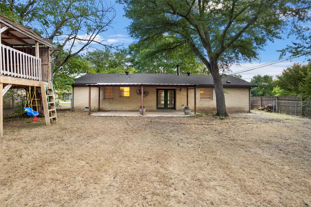 305 NE Todd Street Burleson TX 76028