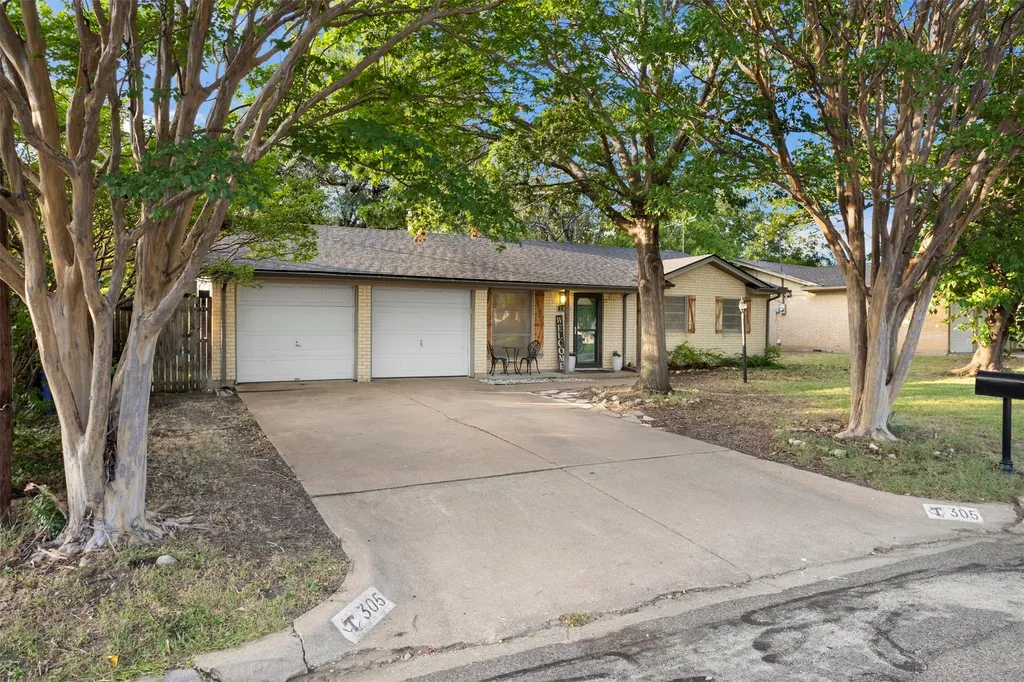 305 NE Todd Street Burleson TX 76028
