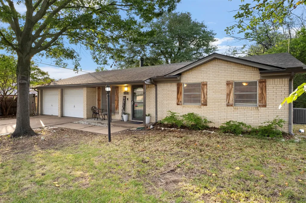 305 NE Todd Street Burleson TX 76028