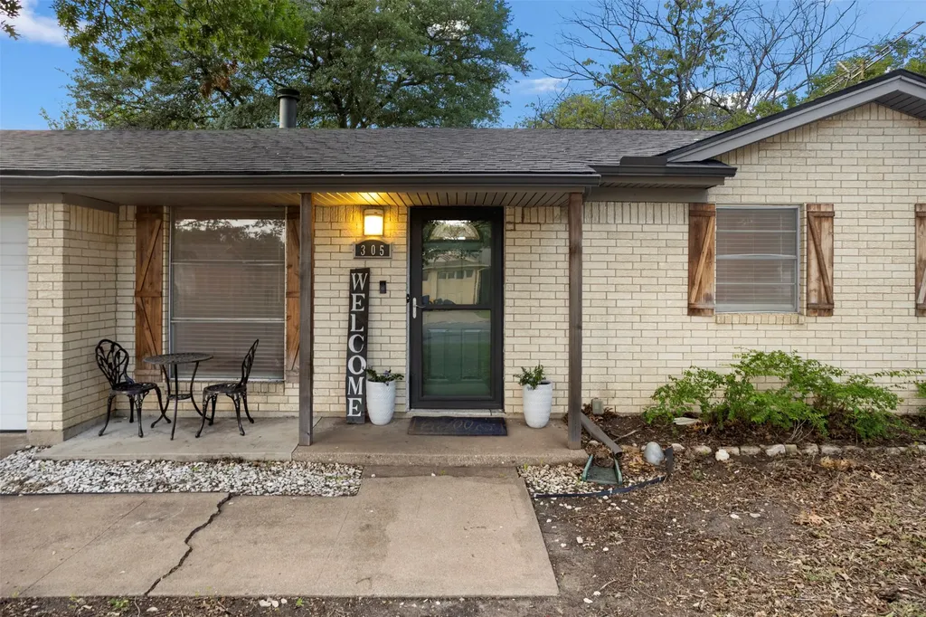 305 NE Todd Street Burleson TX 76028