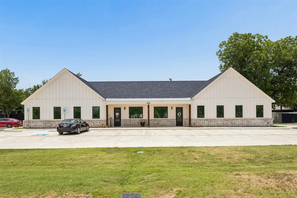 908 Cresthaven Drive Euless TX 76040
