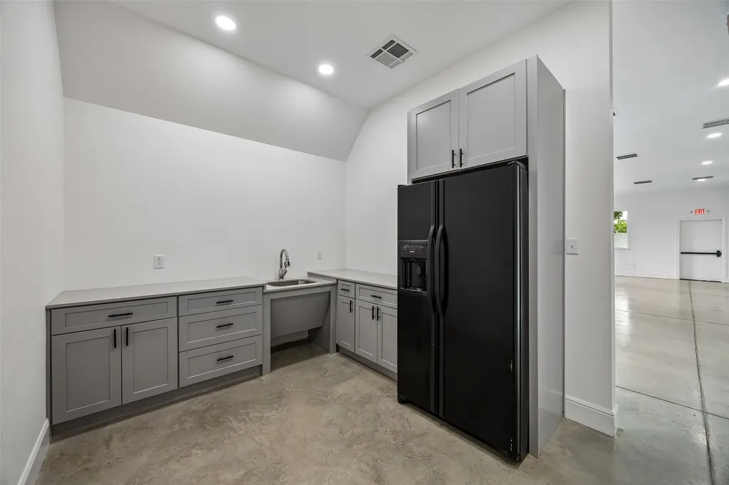908 Cresthaven Drive Euless TX 76040