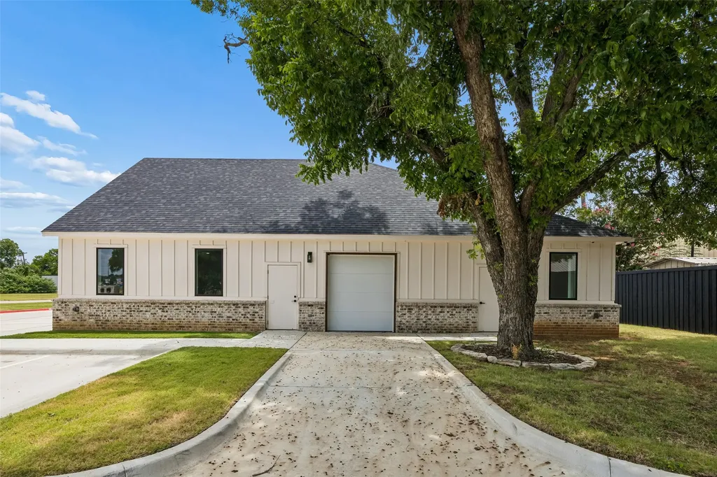 908 Cresthaven Drive Euless TX 76040