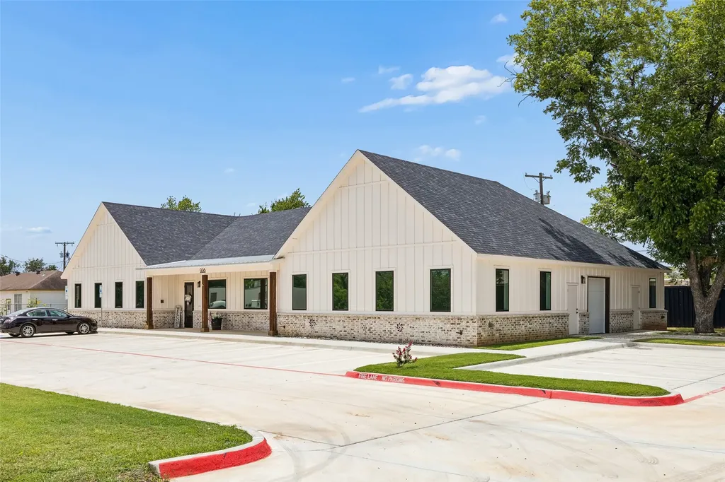 908 Cresthaven Drive Euless TX 76040