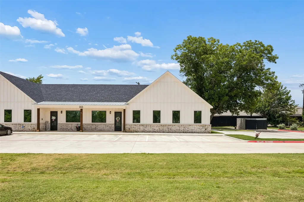 908 Cresthaven Drive Euless TX 76040