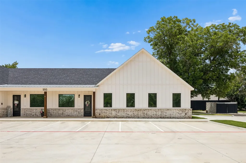 908 Cresthaven Drive Euless TX 76040