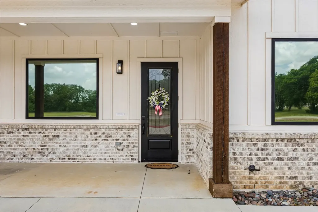 908 Cresthaven Drive Euless TX 76040