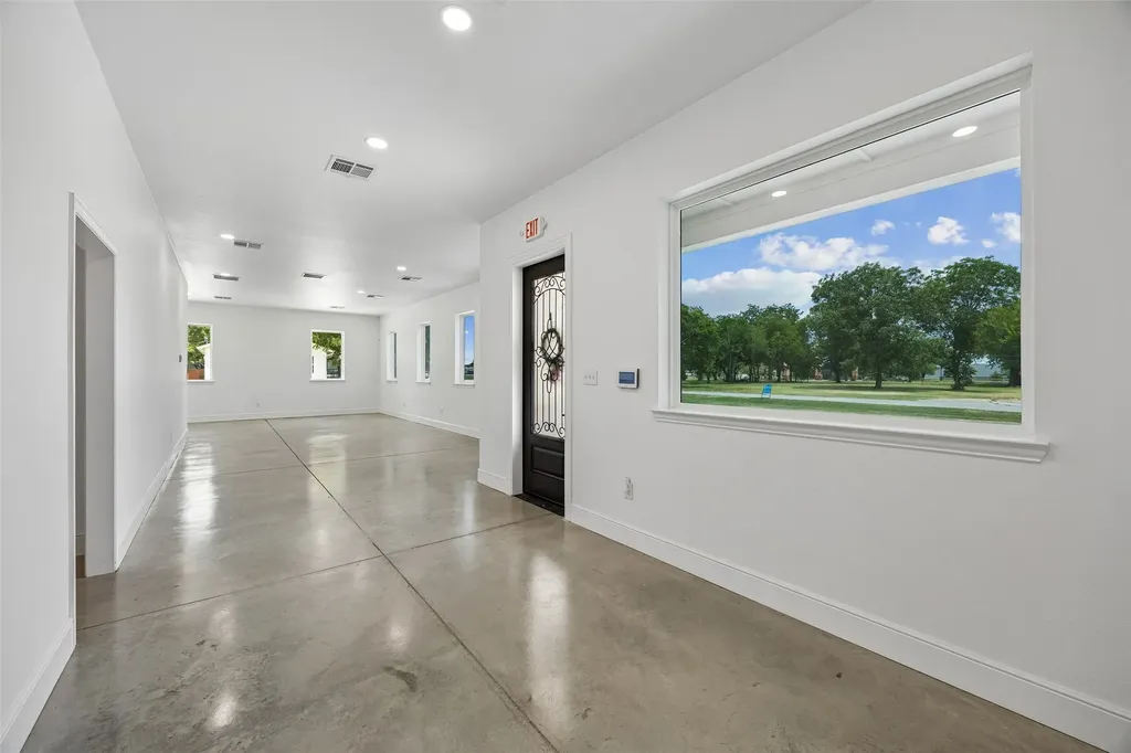 908 Cresthaven Drive Euless TX 76040