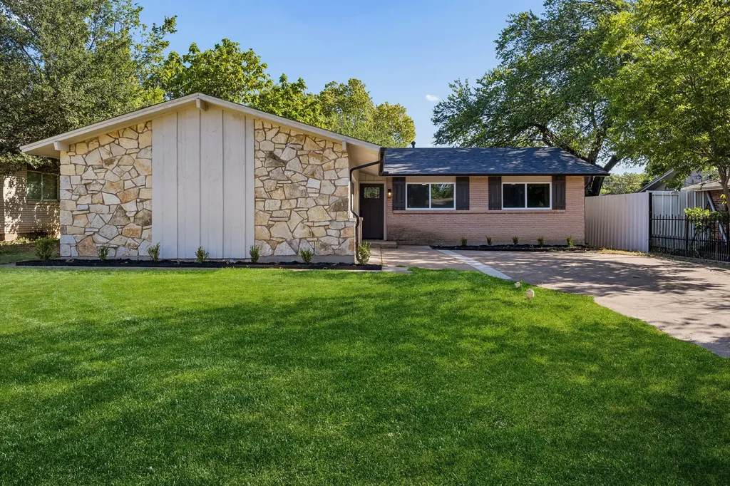 4639 Baystone Drive Dallas TX 75211
