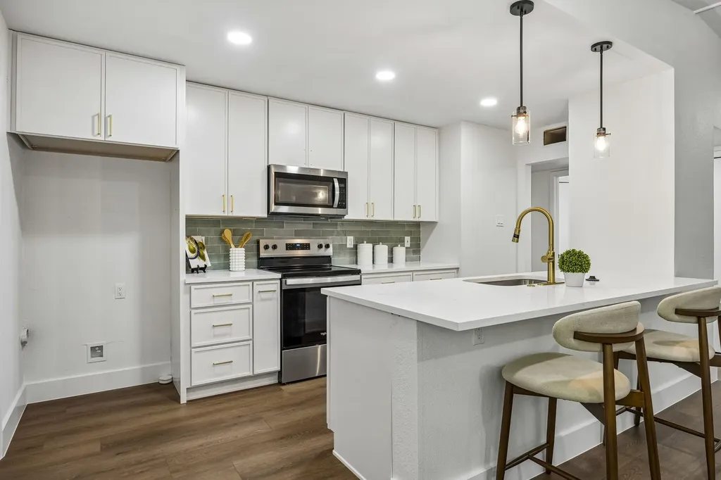 4639 Baystone Drive Dallas TX 75211